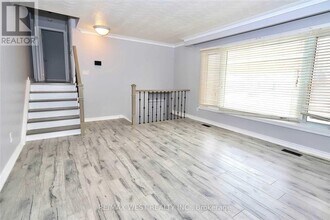 200 Crawforth St in Whitby, ON - Building Photo - Building Photo