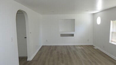 3700 NE Russell Rd. in Kansas City, MO - Building Photo - Building Photo