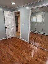 168 Horn Ln in Levittown, NY - Building Photo