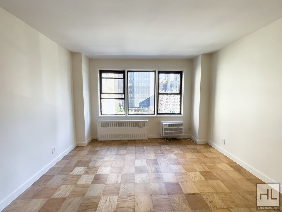 EAST 36 STREET-- No Broker Fee in New York, NY - Building Photo