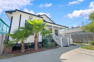 2107 54th St in Galveston, TX - Foto de edificio - Building Photo