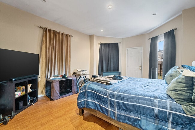 2124 Bolton St, Unit 2 in Baltimore, MD - Foto de edificio - Building Photo