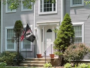 232 Woodmont Dr in Coventry, CT - Building Photo - Building Photo