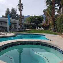 3180 E Escoba Dr in Palm Springs, CA - Foto de edificio - Building Photo