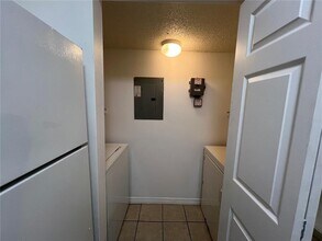 1226 Bermuda Lakes Ln in Kissimmee, FL - Foto de edificio - Building Photo