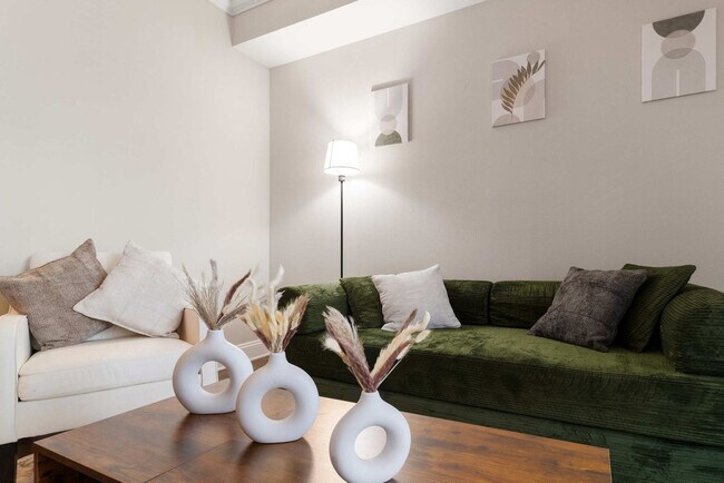 590 James Maxwell Rd in Atlanta, GA - Building Photo - Building Photo