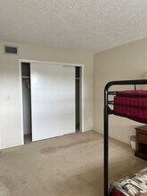 6161 Gulf Winds Dr, Unit 239 in St Pete Beach, FL - Foto de edificio - Building Photo