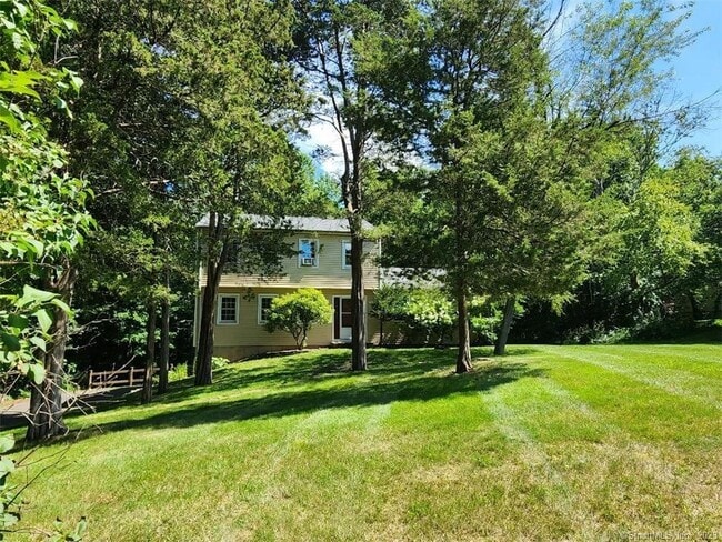 29 Brook Pine Dr in Shelton, CT - Building Photo - Building Photo