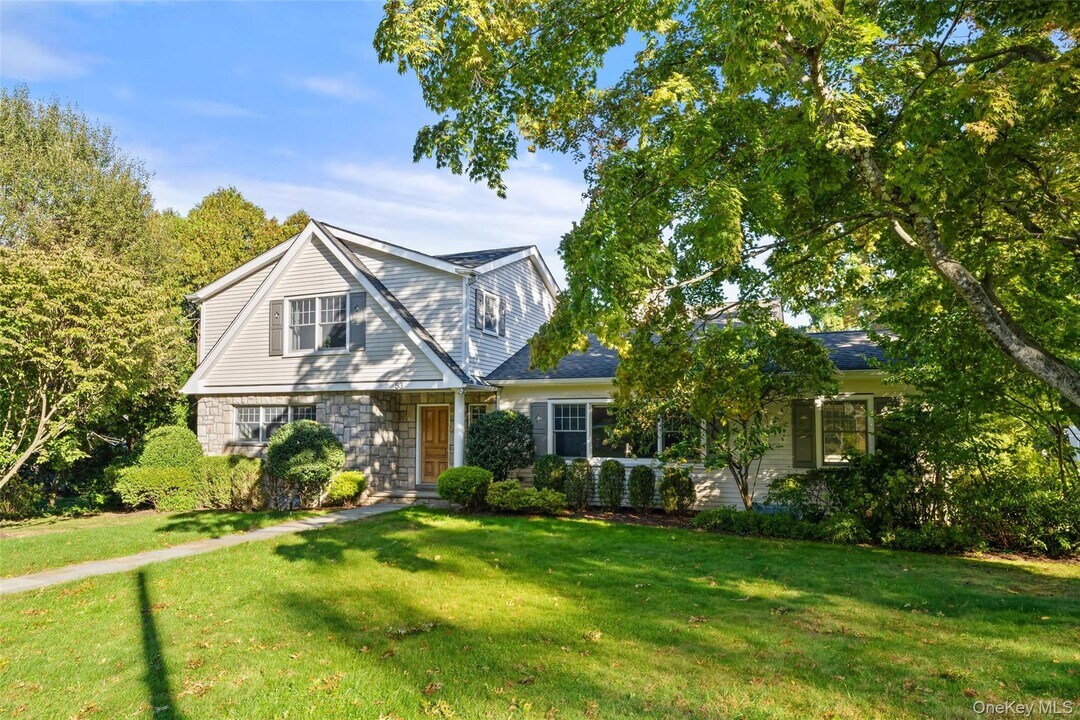 53 Highfield Rd in Harrison, NY - Building Photo