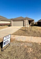 12013 SW 31st St in Mustang, OK - Building Photo