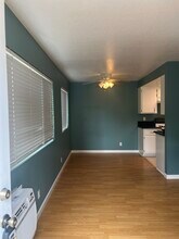 232 W Tujunga Ave, Unit E in Burbank, CA - Building Photo - Building Photo