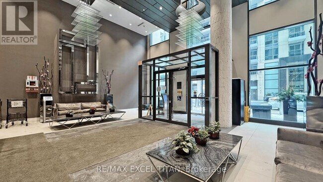 9205 Yonge St in Richmond Hill, ON - Building Photo - Building Photo