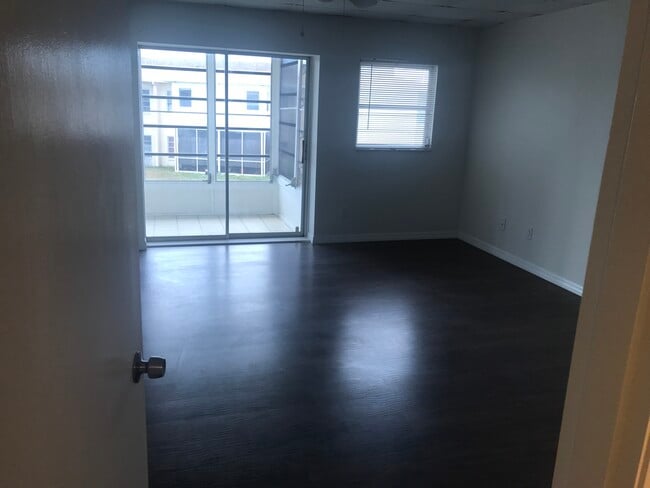 property at 3106 Harbor Blvd