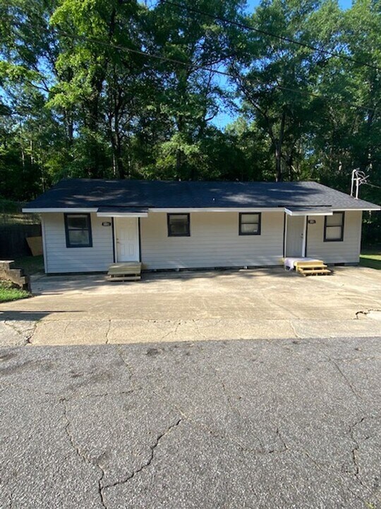 134 AL-165 in Phenix City, AL - Building Photo