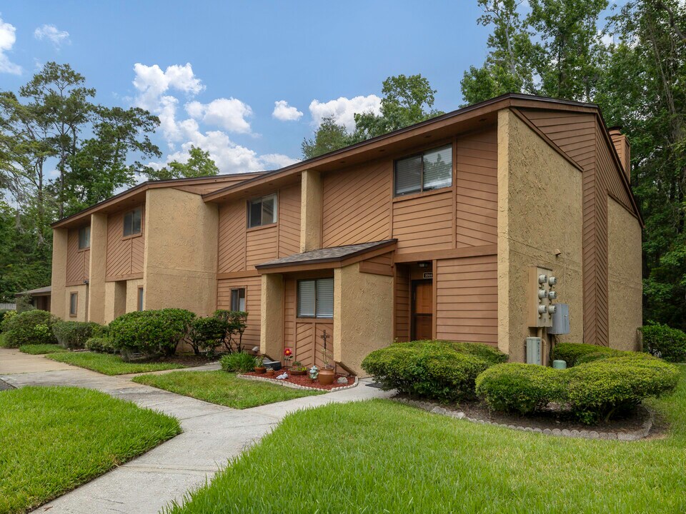 Wells Ridge Condominiums in Orange Park, FL - Building Photo