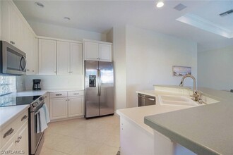 27150 Driftwood Dr in Bonita Springs, FL - Foto de edificio - Building Photo