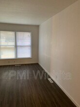 2328 S Broadview St in Wichita, KS - Building Photo - Building Photo