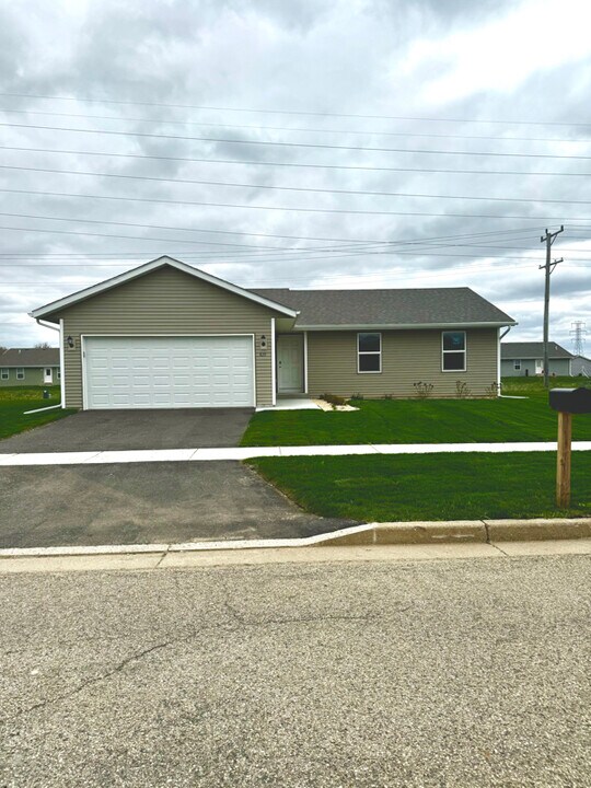 839 Foley Rd in Belvidere, IL - Building Photo