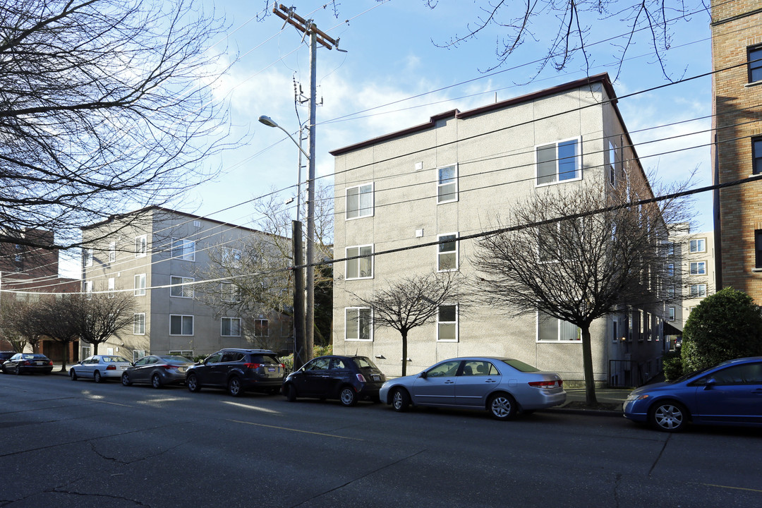 Mercedes Apartments in Seattle, WA - Building Photo