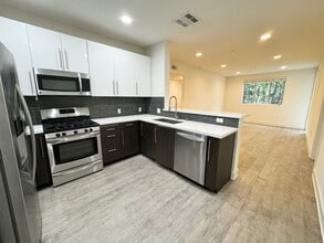 11929 Courtleigh Dr, Unit 205 in Los Angeles, CA - Building Photo - Building Photo