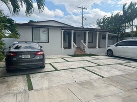 4365 W 1st Ave in Hialeah, FL - Building Photo - Building Photo