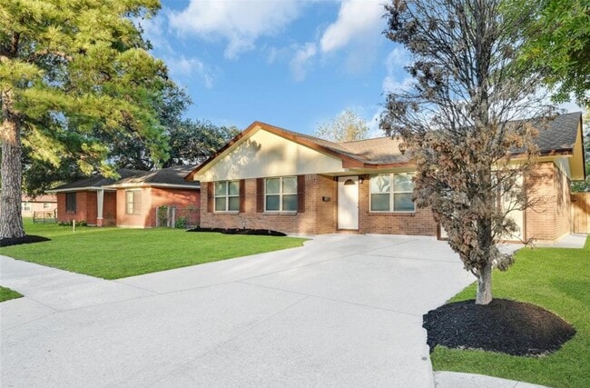 3613 Truxton Dr