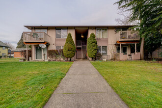 Pershing Rise Apartments in Mt Angel, OR - Foto de edificio - Building Photo