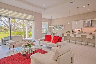 9045 Bernini Pl in Sarasota, FL - Building Photo - Building Photo