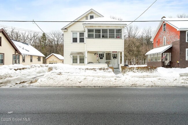 301 S Main St in Gloversville, NY - Foto de edificio - Building Photo