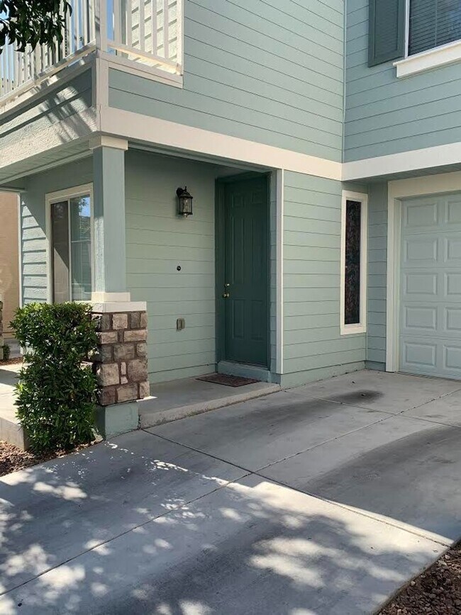 8165 Golden Flowers St in Las Vegas, NV - Building Photo - Building Photo