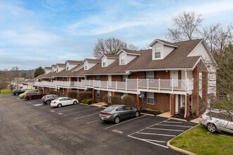 Tallmadge Pointe in Tallmadge, OH - Foto de edificio - Building Photo