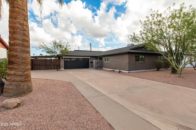 210 E Riviera Dr in Tempe, AZ - Building Photo - Building Photo