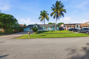 561 NE 38th St in Pompano Beach, FL - Building Photo