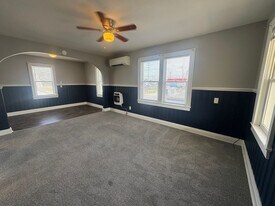 1321 Lakeview Dr, Unit Apt. B in Parkersburg, WV - Building Photo