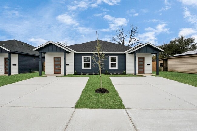 property at 5205 Kenilwood Dr