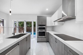 3142 Carter St in Miami, FL - Building Photo - Building Photo