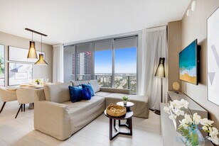 4112 Jimmy Buffett Mem Hwy in Hollywood, FL - Building Photo