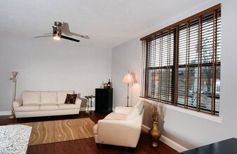 201 S Main St in Syracuse, NY - Foto de edificio - Building Photo