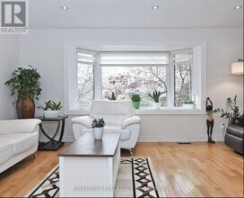 144 Newton Dr in Toronto, ON - Building Photo - Building Photo