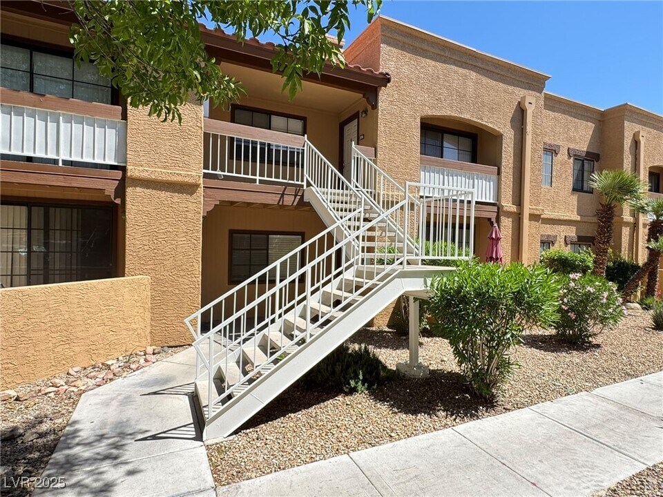5162 S Jones Blvd in Las Vegas, NV - Building Photo