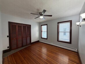 31 Illinois Ave, Unit 1 in Somerville, MA - Foto de edificio - Building Photo