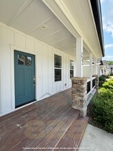 232 Leyland Cir in Hendersonville, NC - Foto de edificio - Building Photo