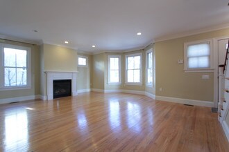 49 Wyman St in Boston, MA - Foto de edificio - Building Photo