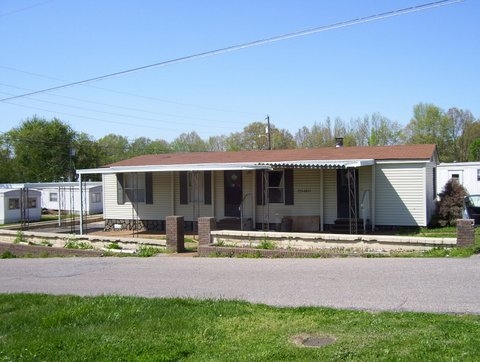 Volunteer Mobile Park in Martin, TN - Foto de edificio