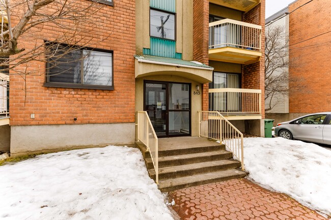 845 Saint-Louis St in Montréal, QC - Building Photo - Building Photo