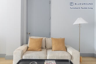 161 W 54th St in New York, NY - Foto de edificio - Building Photo