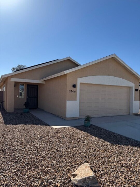 2446 South in Tucson, AZ - Foto de edificio