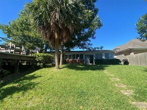 16 Harbor Ln in Kemah, TX - Building Photo - Building Photo