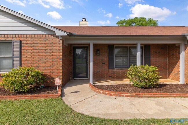 1011 Sandy Springs Rd NW in Huntsville, AL - Building Photo - Building Photo