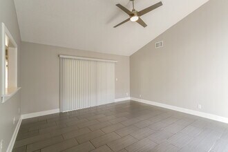 11841 Hickorynut Dr in Tampa, FL - Building Photo - Building Photo